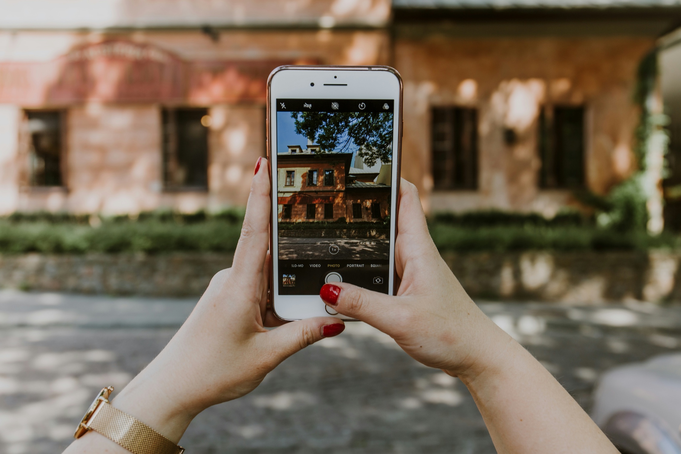 Illustration — Comment gagner en visibilité sur Instagram grâce aux commentaires et générer des leads qualifiés